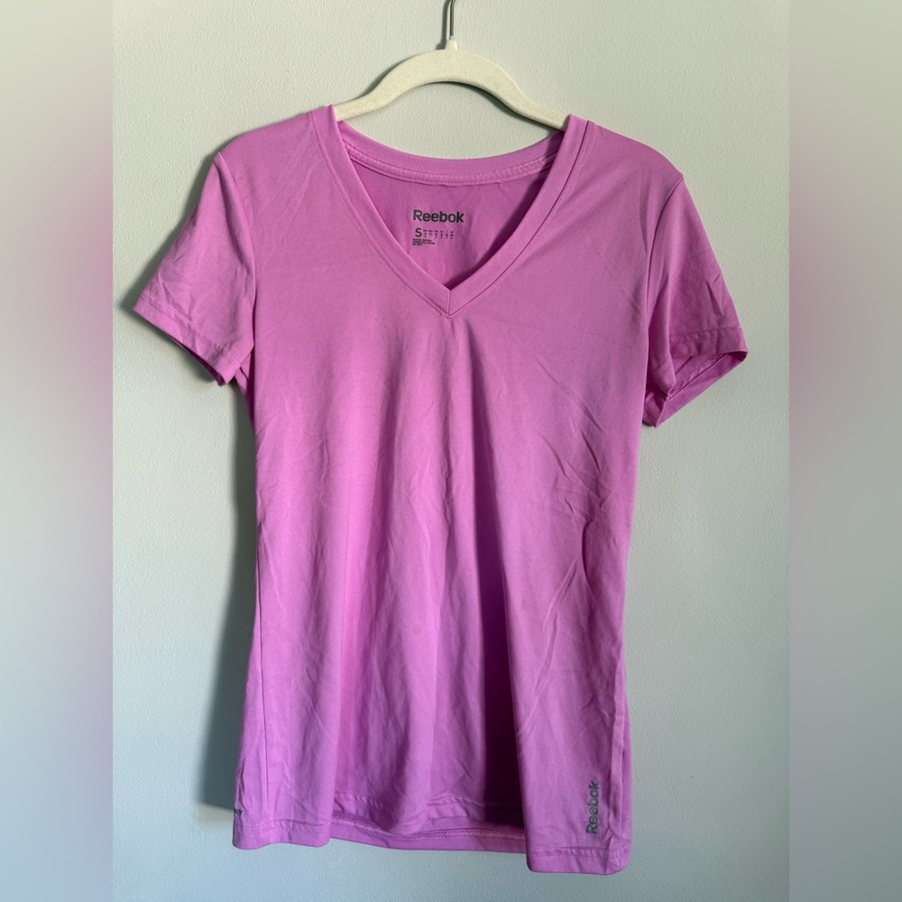 Reebok Women's Light Purple V-Neck Tee